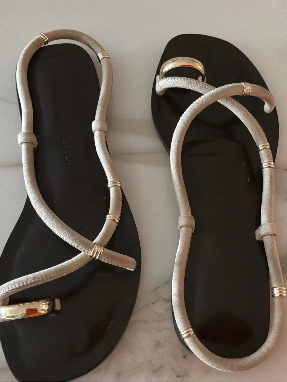 Laurie Bijoux Cream Leather Strappy Toe-Ring Flats